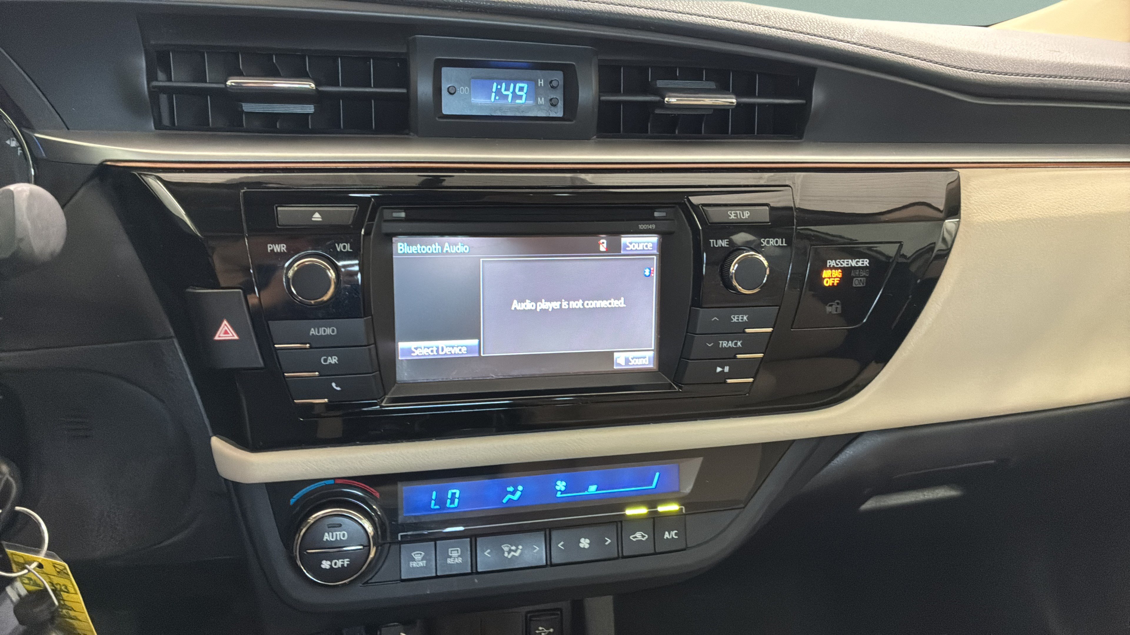 Used 2014 Toyota Corolla LE FWD image 25