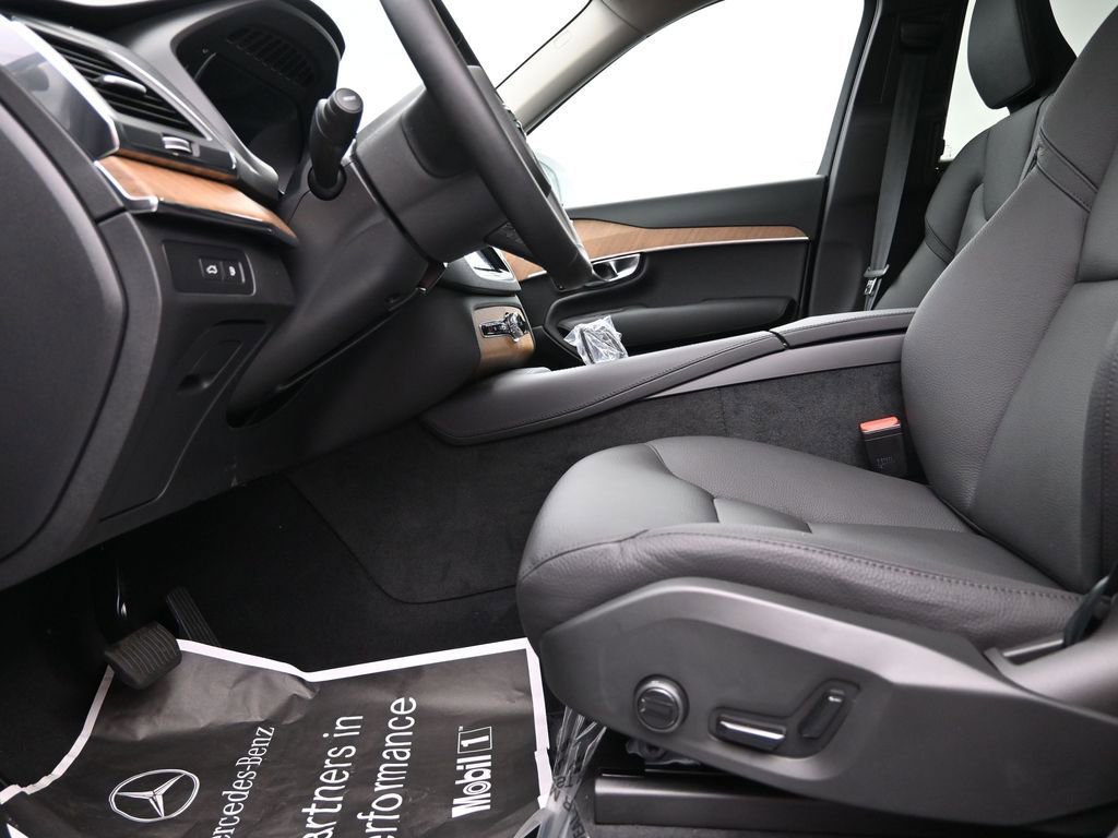 New 2025 Volvo XC90 T8 Core w/ Protection Package Premier AWD/4WD image 21
