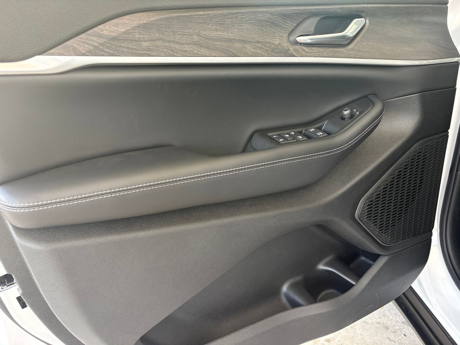 New 2026 Jeep Grand Cherokee Altitude RWD image 11