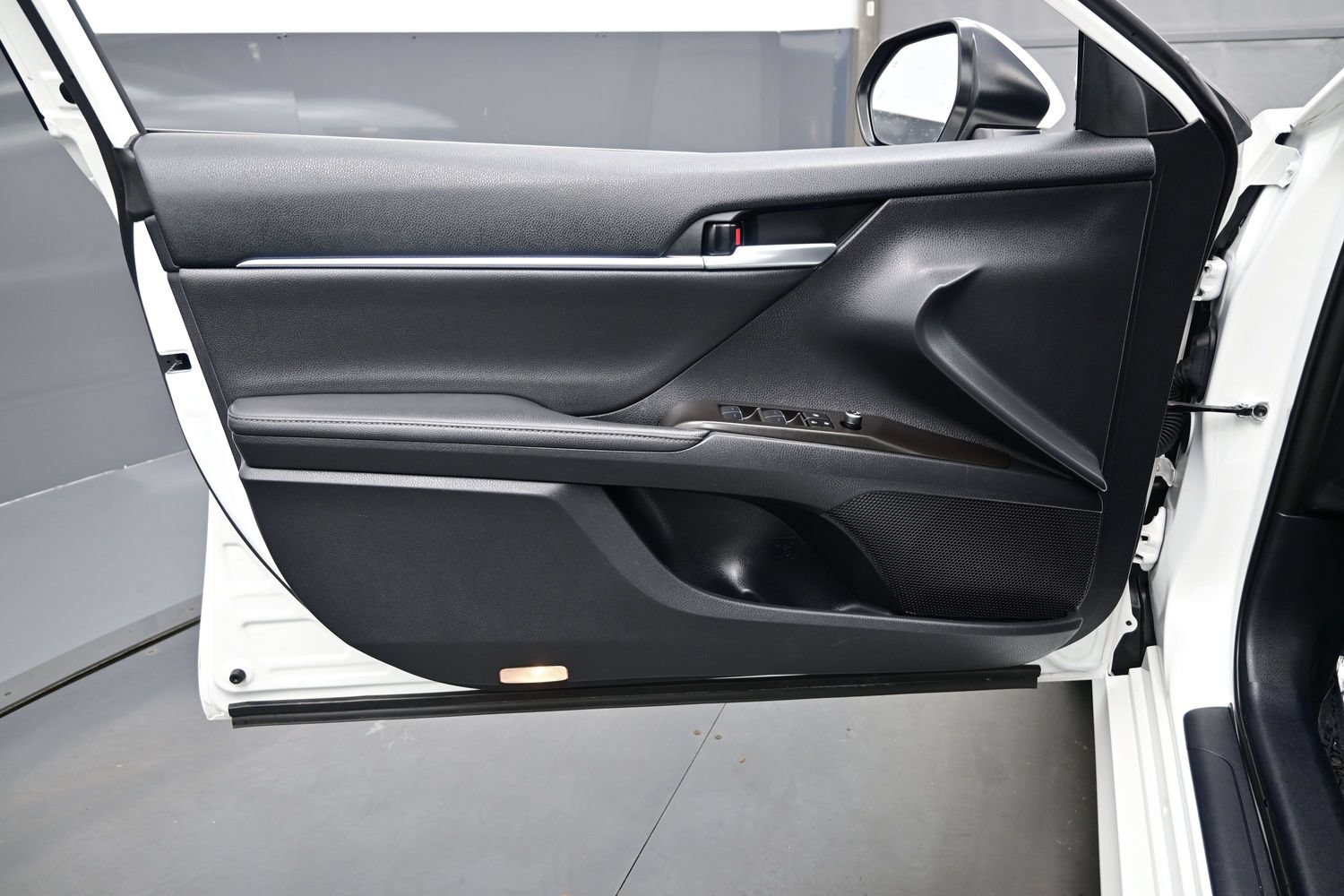Used 2024 Toyota Camry XLE FWD image 9