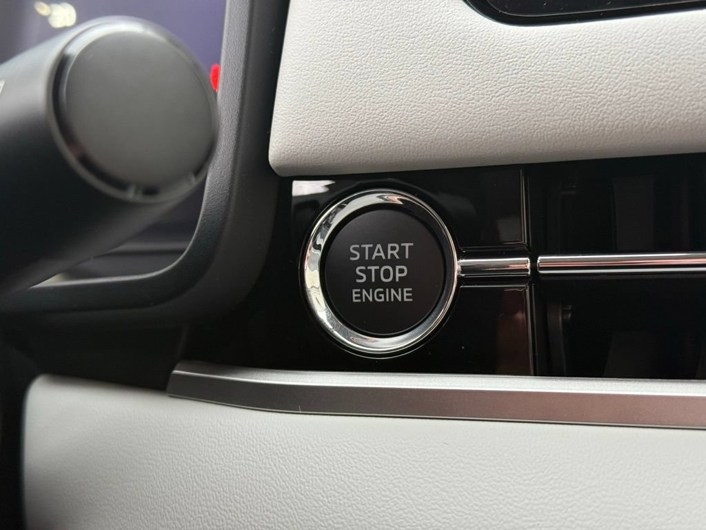 New 2026 Mitsubishi Outlander SE FWD image 12