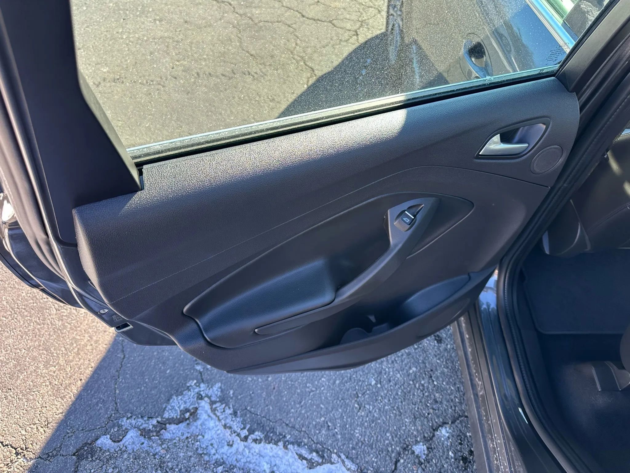 Used 2017 Ford C-MAX Energi Titanium w/ Equipment Group 501A image 33