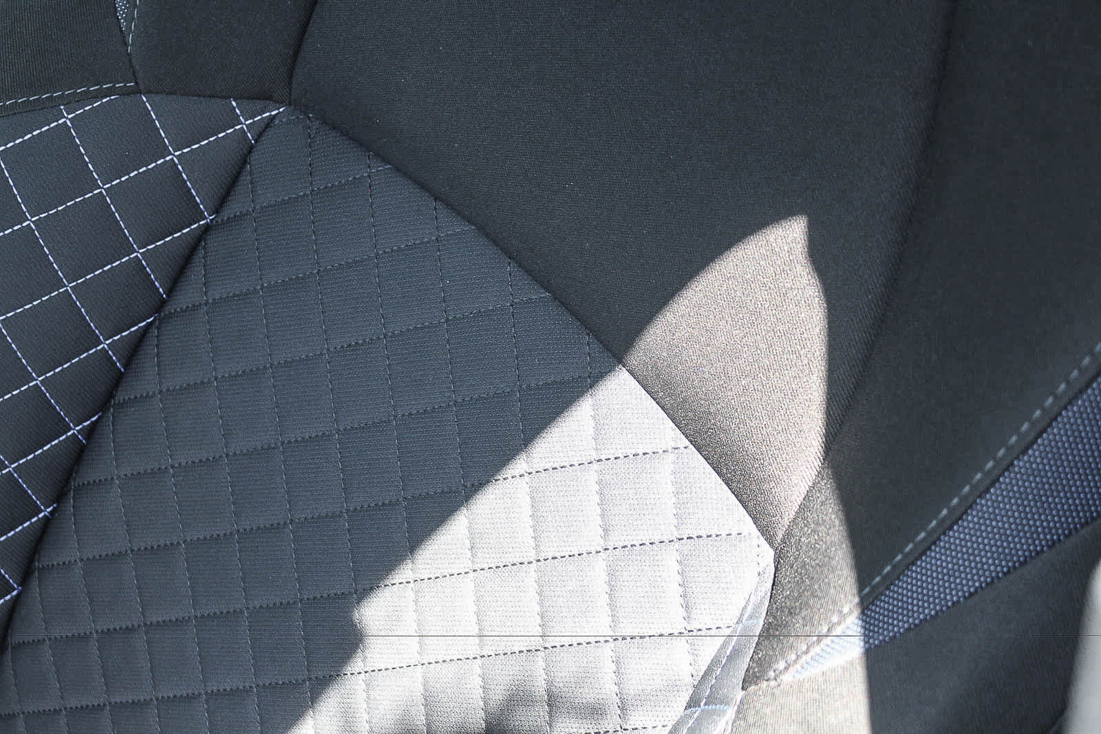 Used 2021 Toyota C-HR XLE FWD image 33