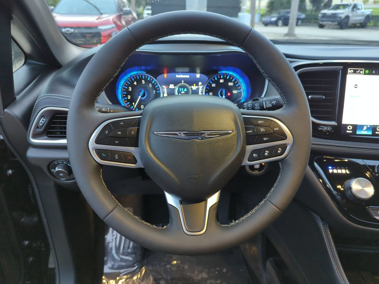 Used 2026 Chrysler Pacifica Limited FWD image 10