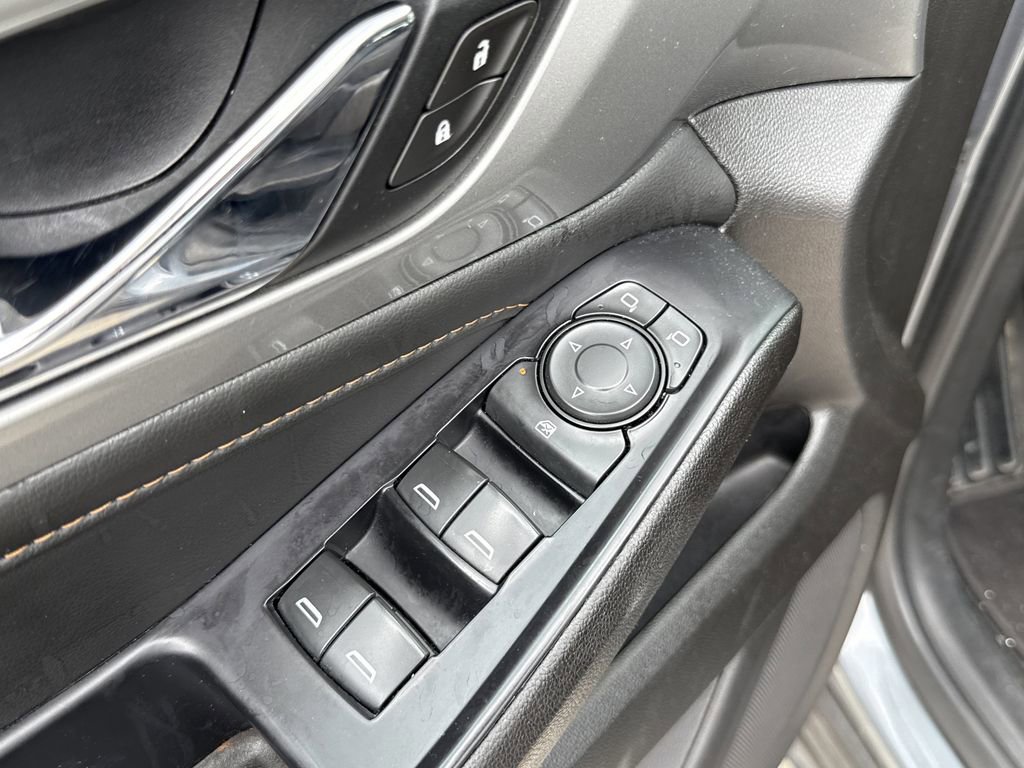 Used 2021 Chevrolet Traverse LS FWD image 8