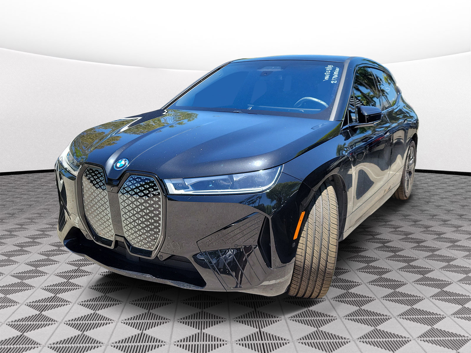 Certified 2023 BMW iX xDrive50 w/ Premium Package AWD/4WD image 3