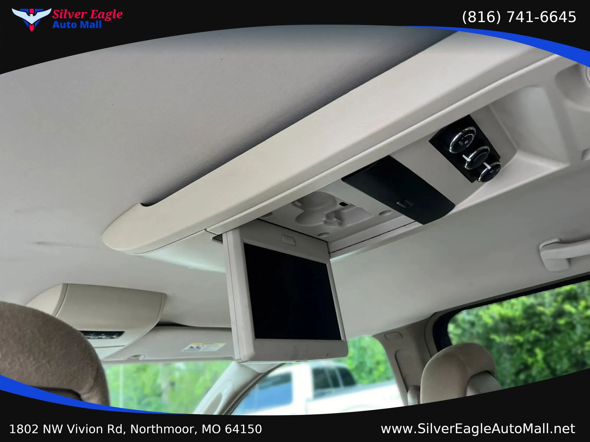 Used 2014 Chrysler Town & Country Touring FWD image 15