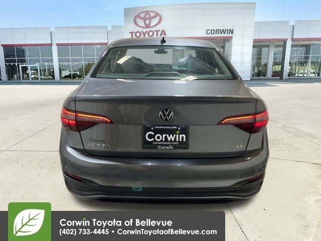 Used 2024 Volkswagen Jetta SE image 4