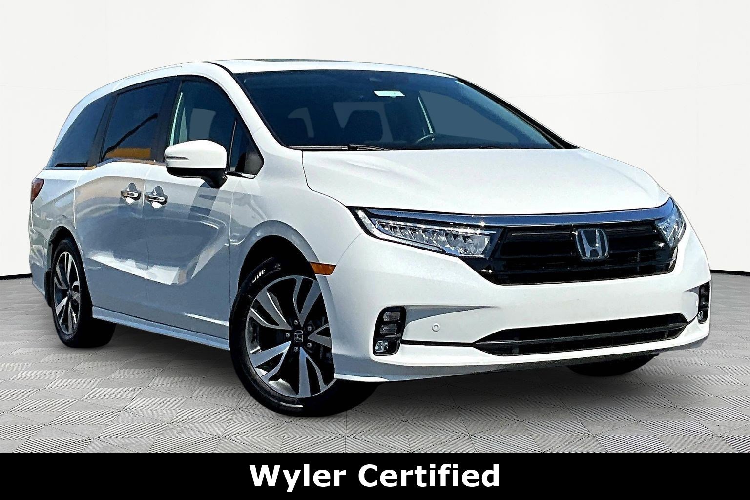 Used 2023 Honda Odyssey Touring image 3