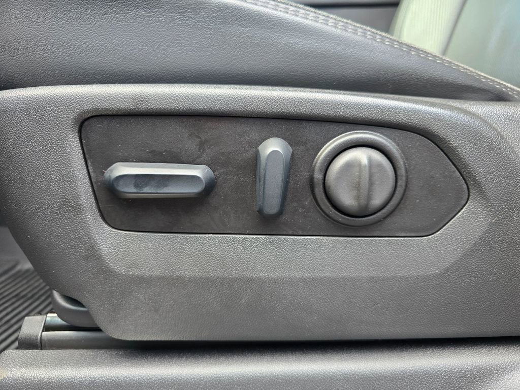 Used 2023 Chevrolet Silverado 3500 High Country image 55