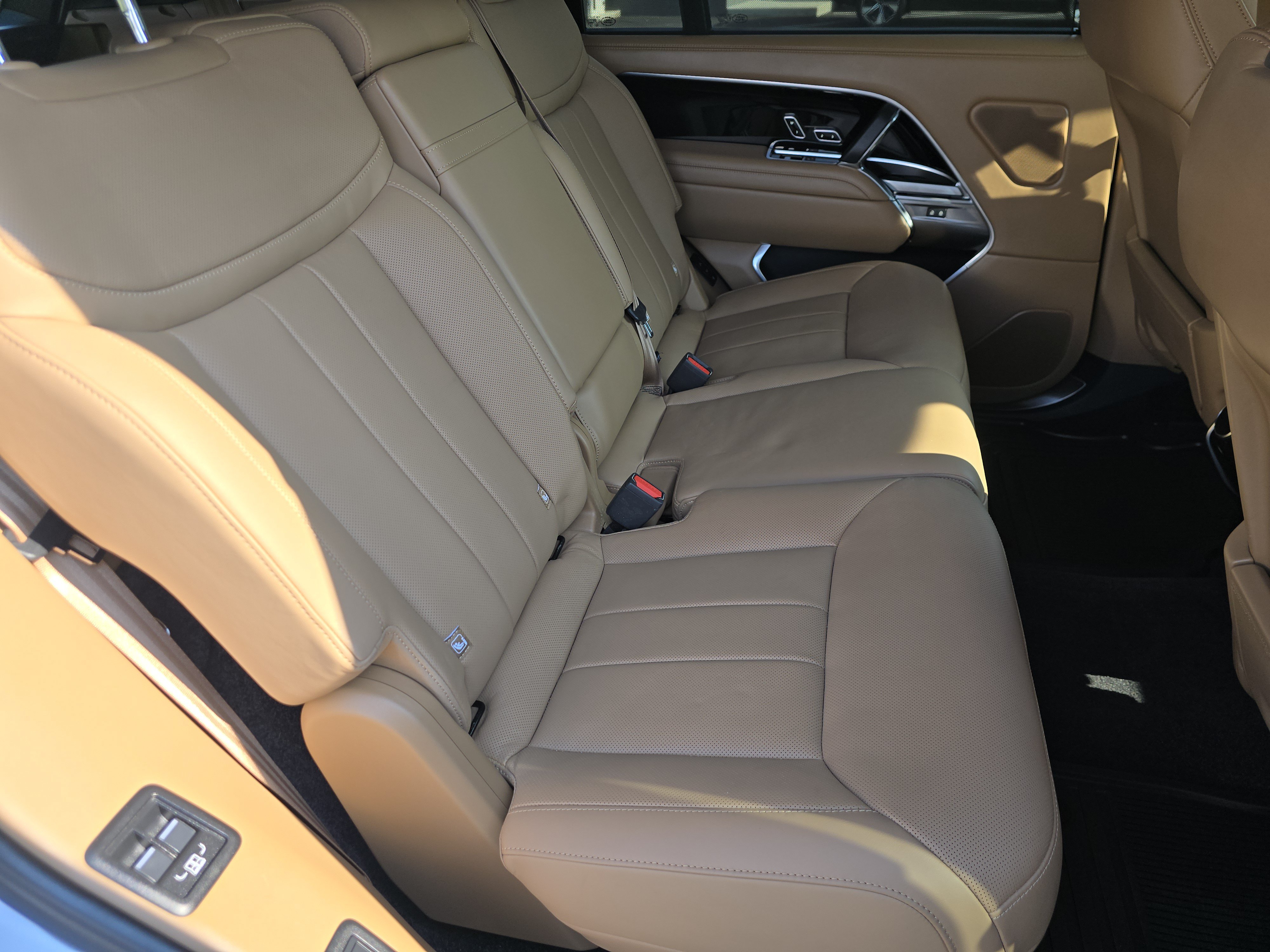 Used 2024 Land Rover Range Rover Long Wheelbase SE AWD/4WD image 19