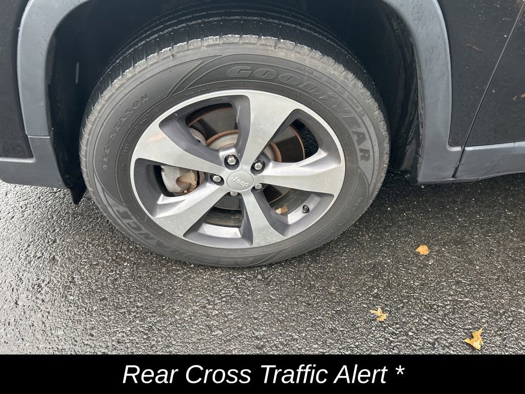 Used 2019 Jeep Cherokee Limited image 10