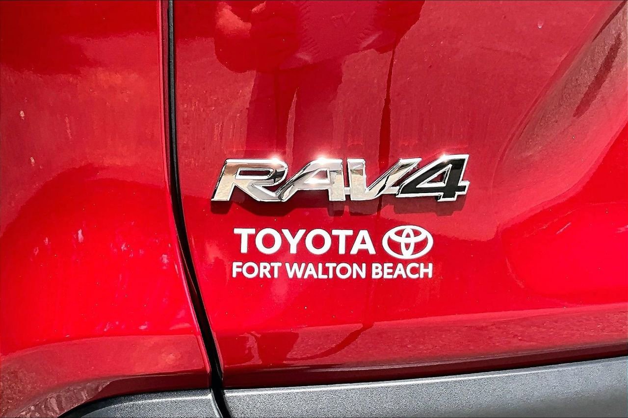 Used 2025 Toyota RAV4 XLE w/ Convenience Package FWD image 27