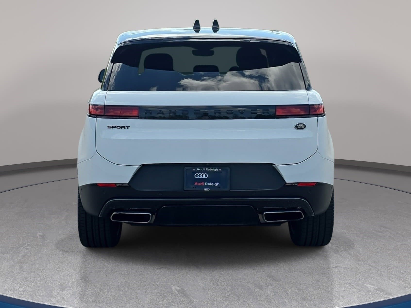 Used 2023 Land Rover Range Rover Sport SE AWD/4WD image 6