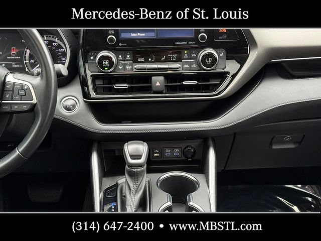Used 2022 Toyota Highlander XLE FWD image 16