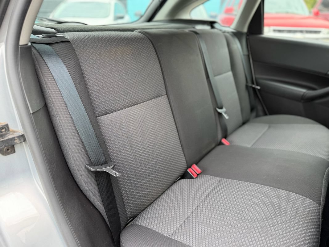 Used 2006 Ford Focus ZX5 Hatchback FWD image 10
