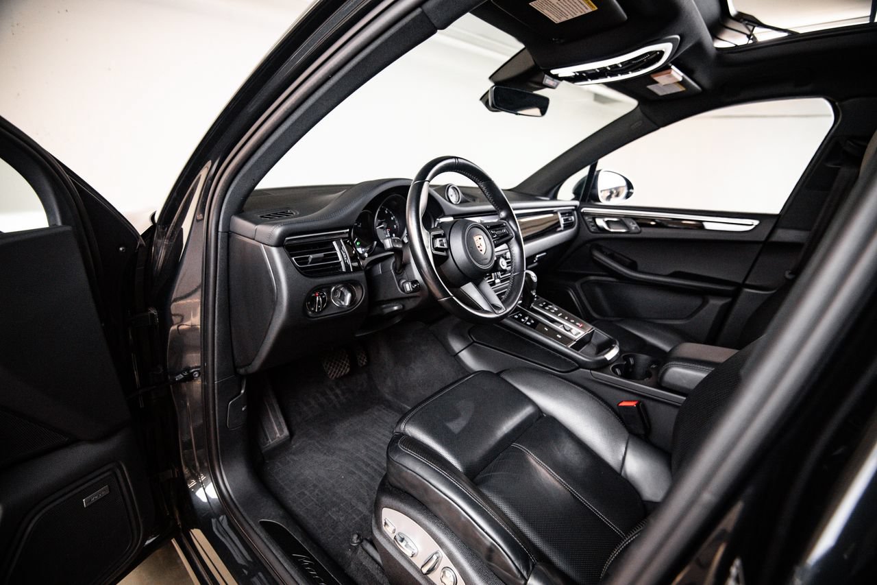 Certified 2024 Porsche Macan AWD/4WD image 4