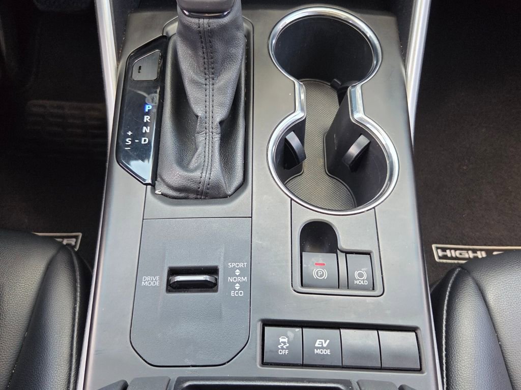 Used 2021 Toyota Highlander XLE FWD image 19