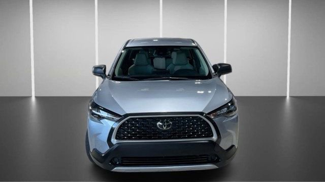 Used 2022 Toyota Corolla Cross L AWD/4WD image 2