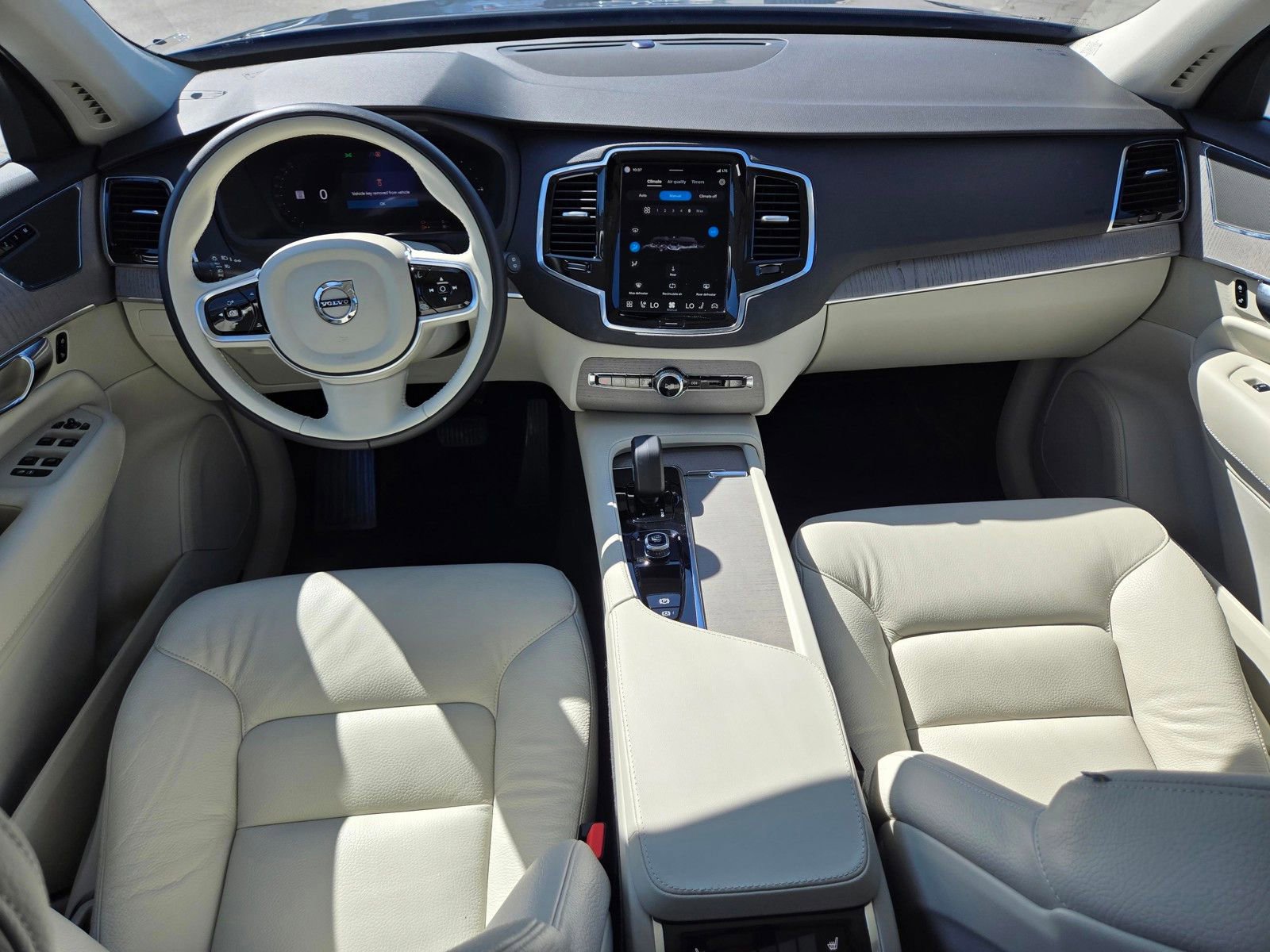 Certified 2025 Volvo XC90 T8 Plus w/ Protection Package Premier AWD/4WD image 11