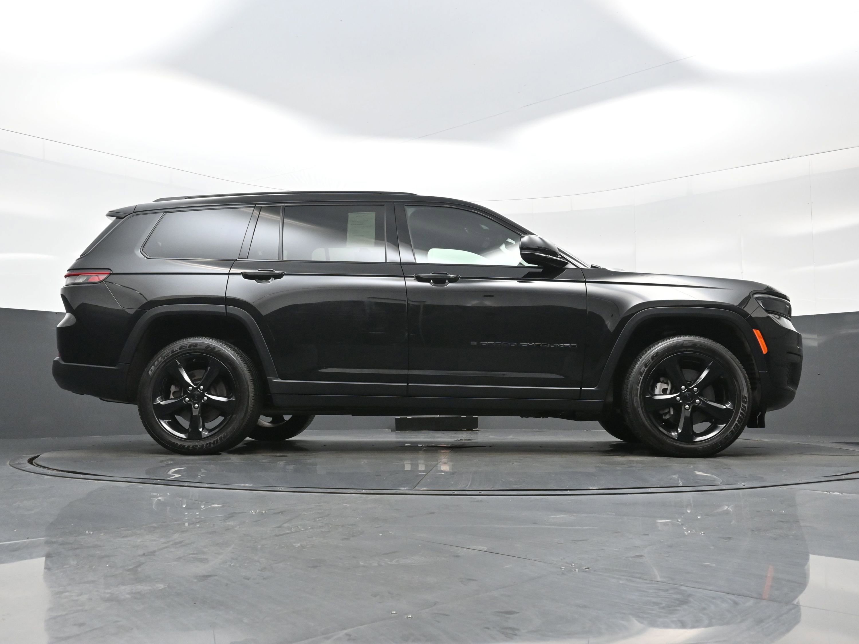 Used 2025 Jeep Grand Cherokee L Altitude image 31