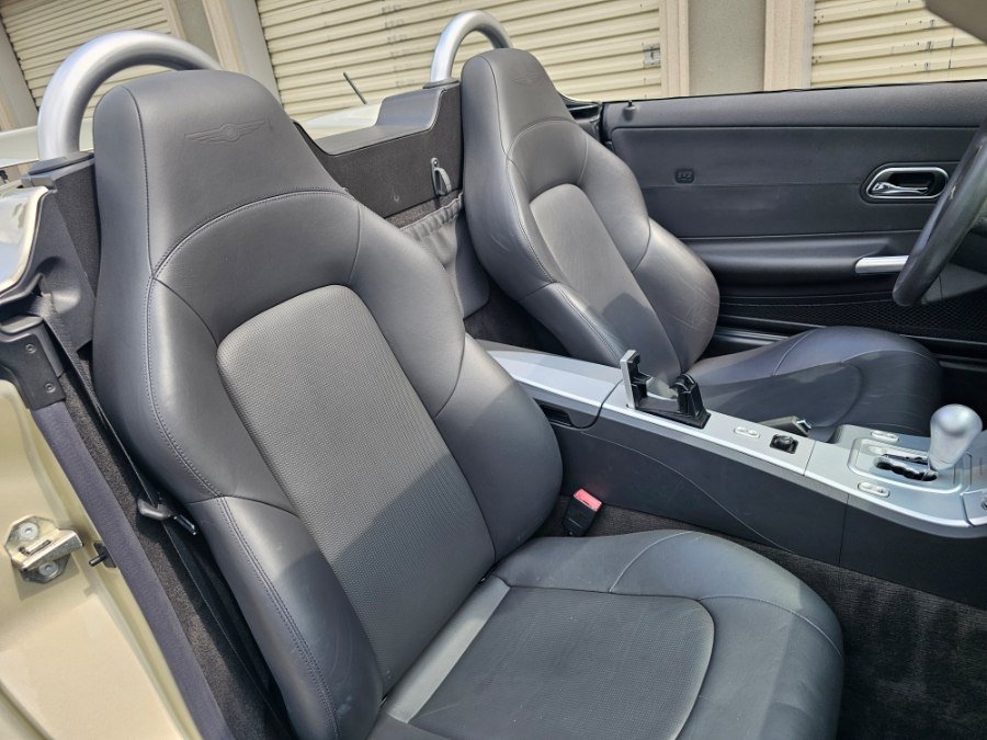 Used 2008 Chrysler Crossfire Limited RWD image 10