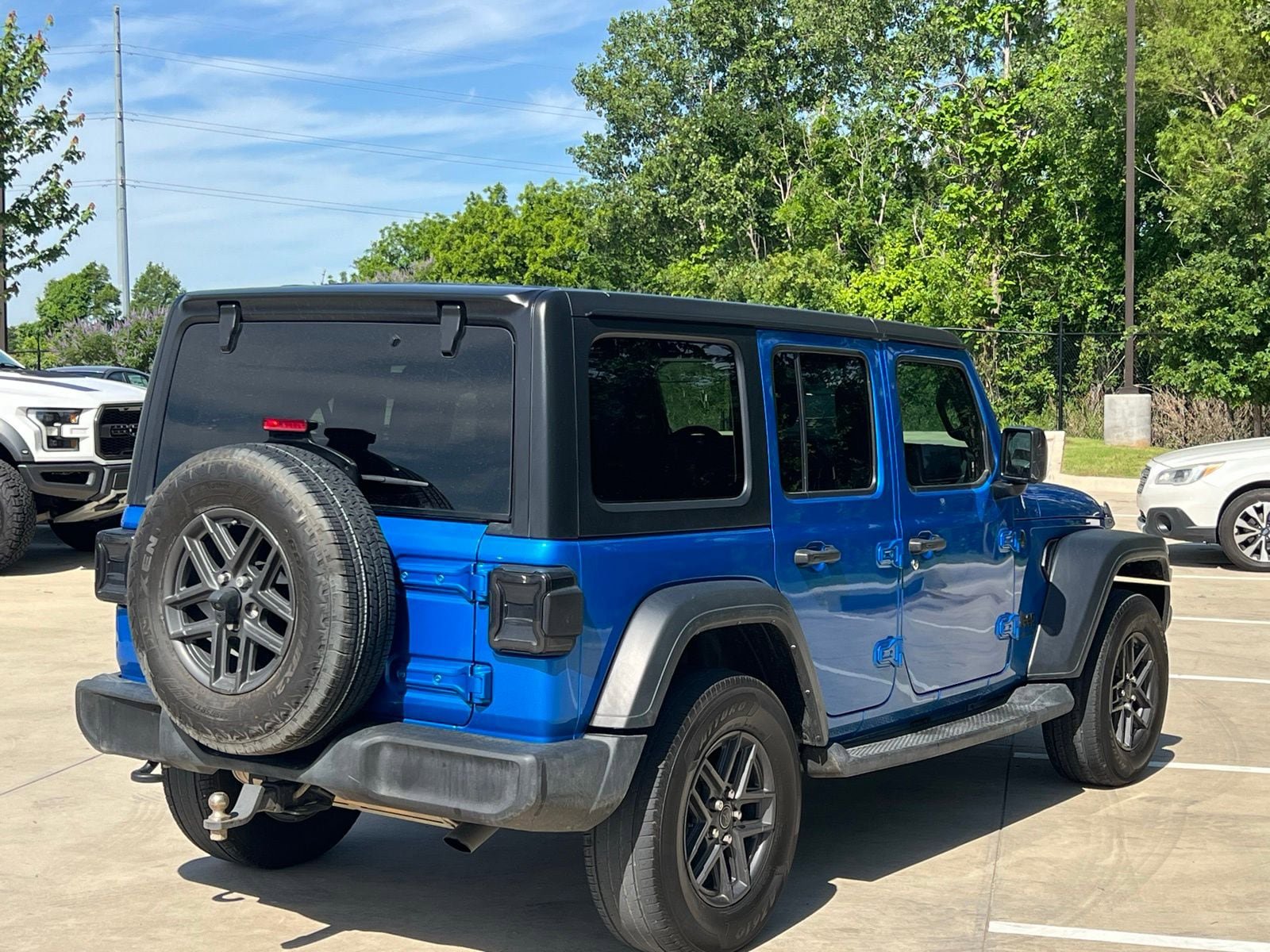 Used 2024 Jeep Wrangler Unlimited Sport AWD/4WD image 12