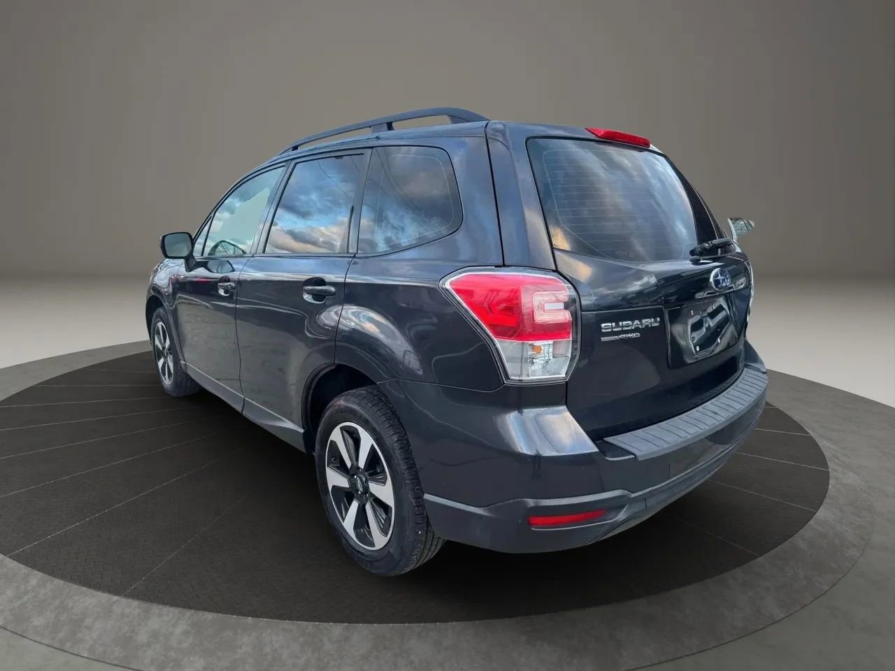 Used 2017 Subaru Forester 2.5i w/ Alloy Wheel Package AWD/4WD image 3
