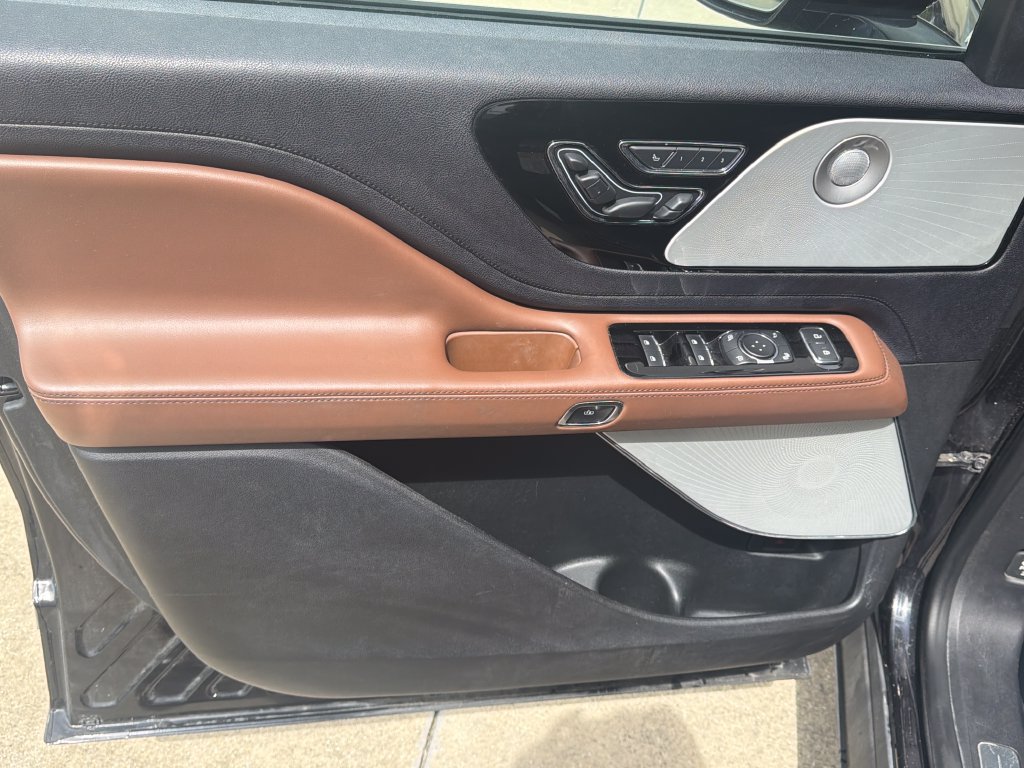 Used 2020 Lincoln Aviator Reserve w/ Equipment Group 202A AWD/4WD image 17
