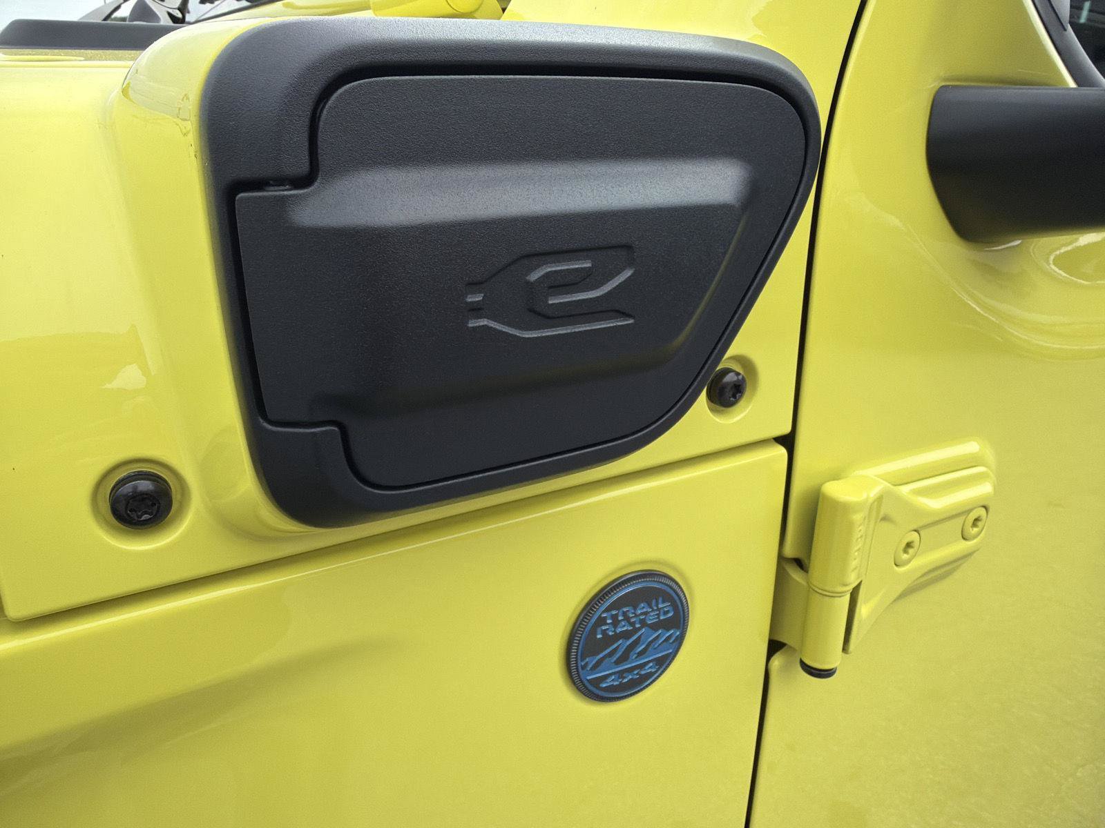 Used 2023 Jeep Wrangler Unlimited Rubicon 4xe w/ Cold Weather Group AWD/4WD image 8
