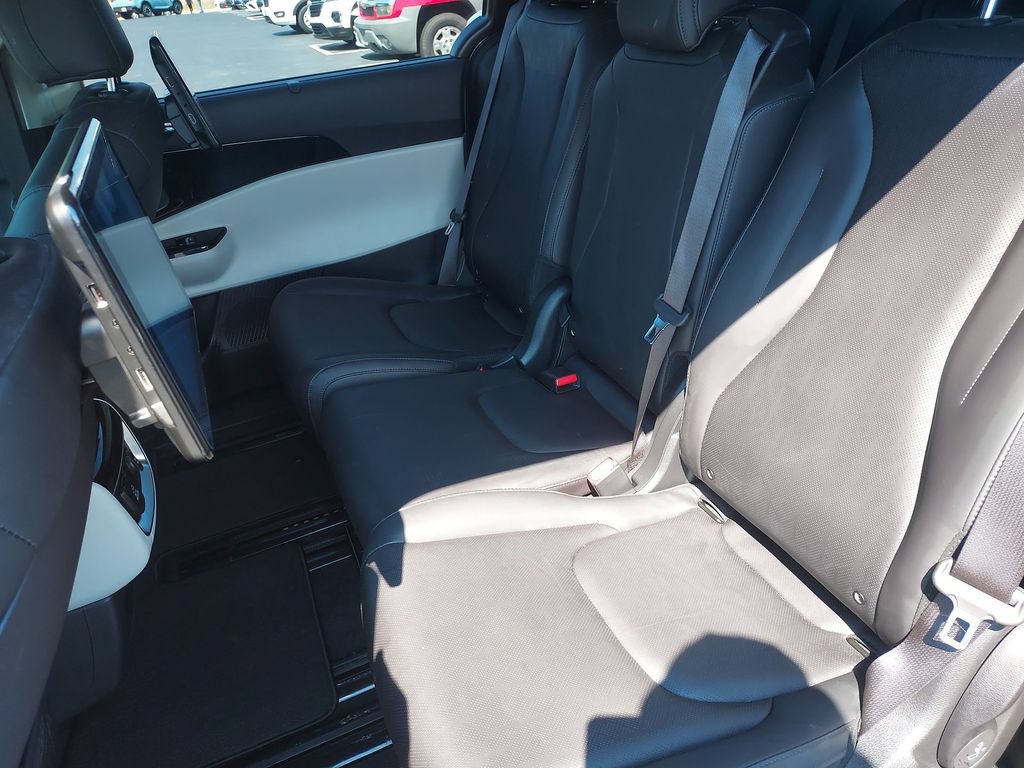 Certified 2024 Kia Carnival SX FWD image 28