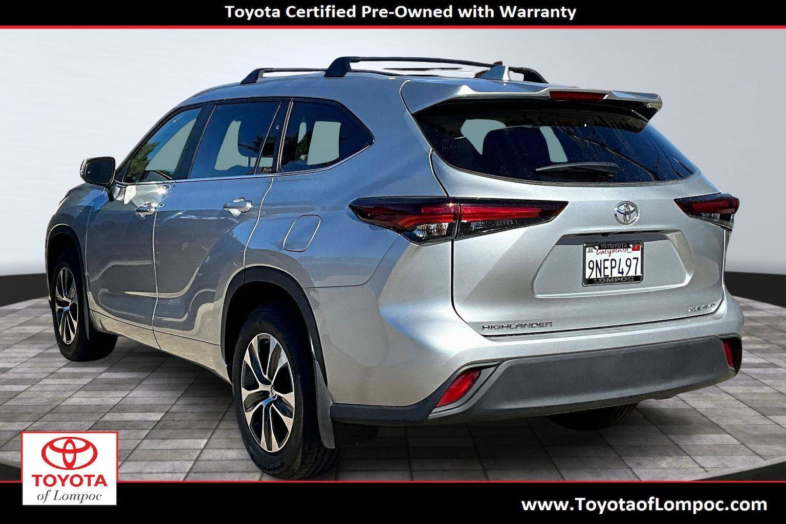 Used 2024 Toyota Highlander XLE image 2