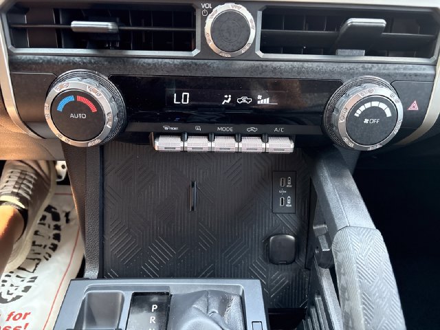 Used 2025 Toyota Tacoma TRD Sport AWD/4WD image 15