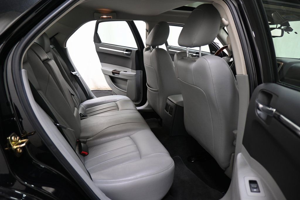 Used 2006 Chrysler 300 C w/ Sound Group II image 20