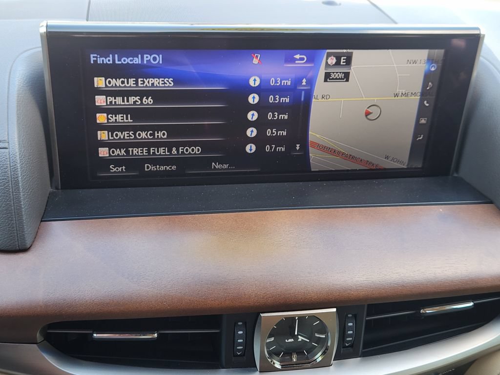 Used 2021 Lexus LX 570 4WD w/ Luxury Package image 18