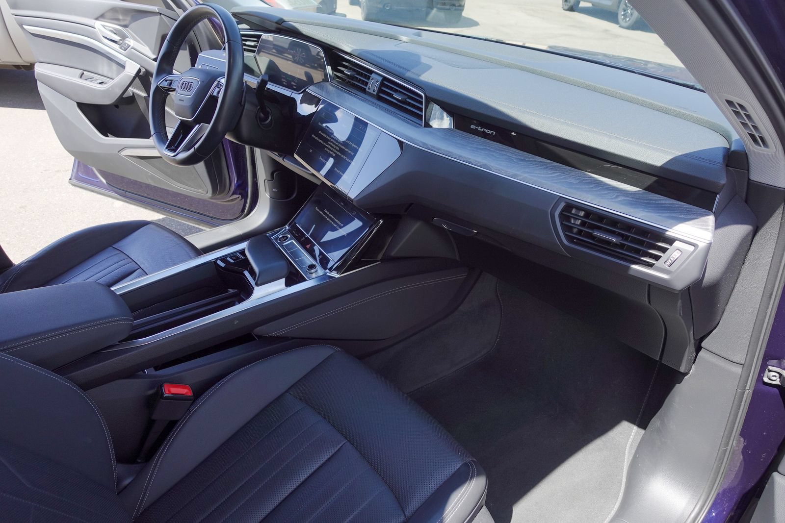 Used 2022 Audi e-tron Premium Plus w/ Premium Plus Package AWD/4WD image 11