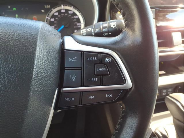 Used 2023 Toyota Highlander XLE image 17