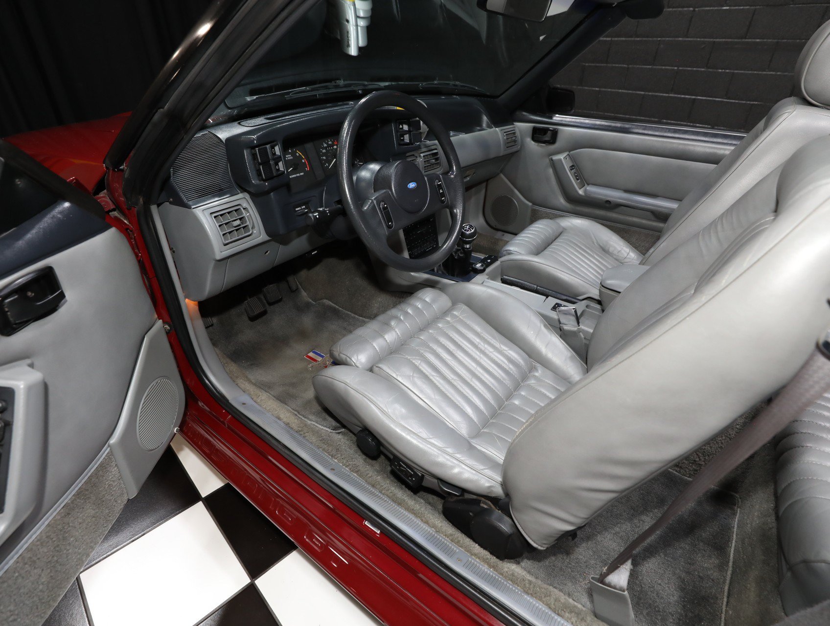 Used 1987 Ford Mustang GT RWD image 3