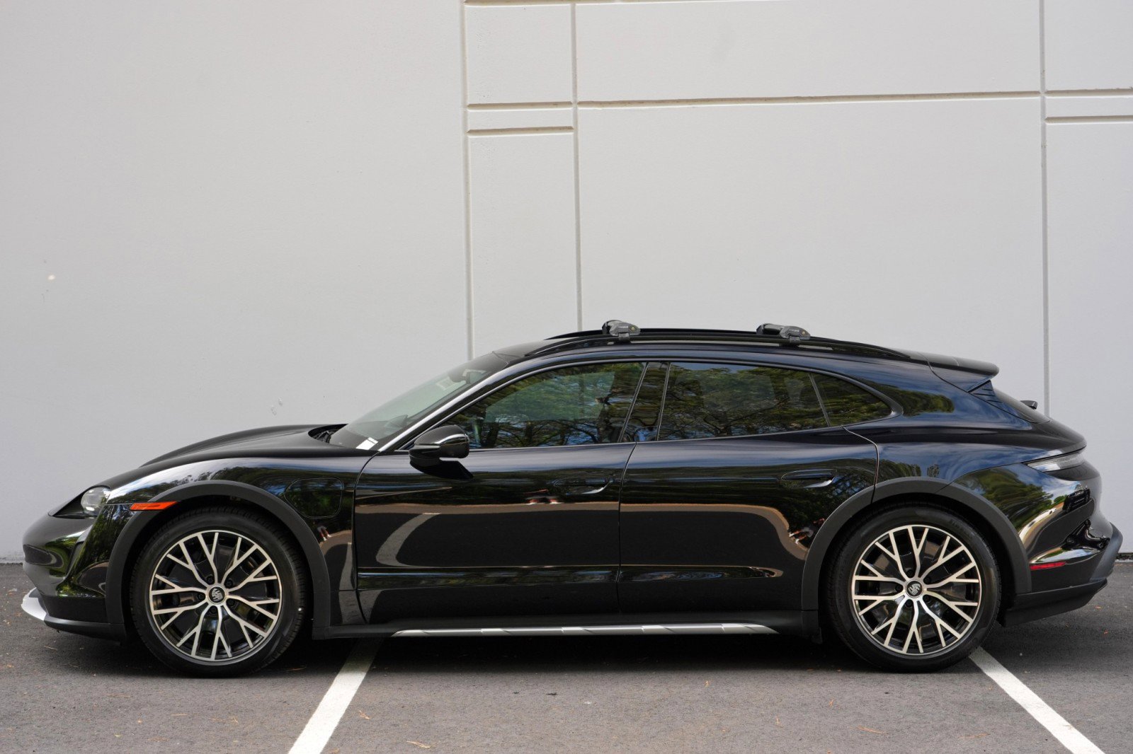 Used 2023 Porsche Taycan 4 Cross Turismo w/ Premium Package AWD/4WD image 48