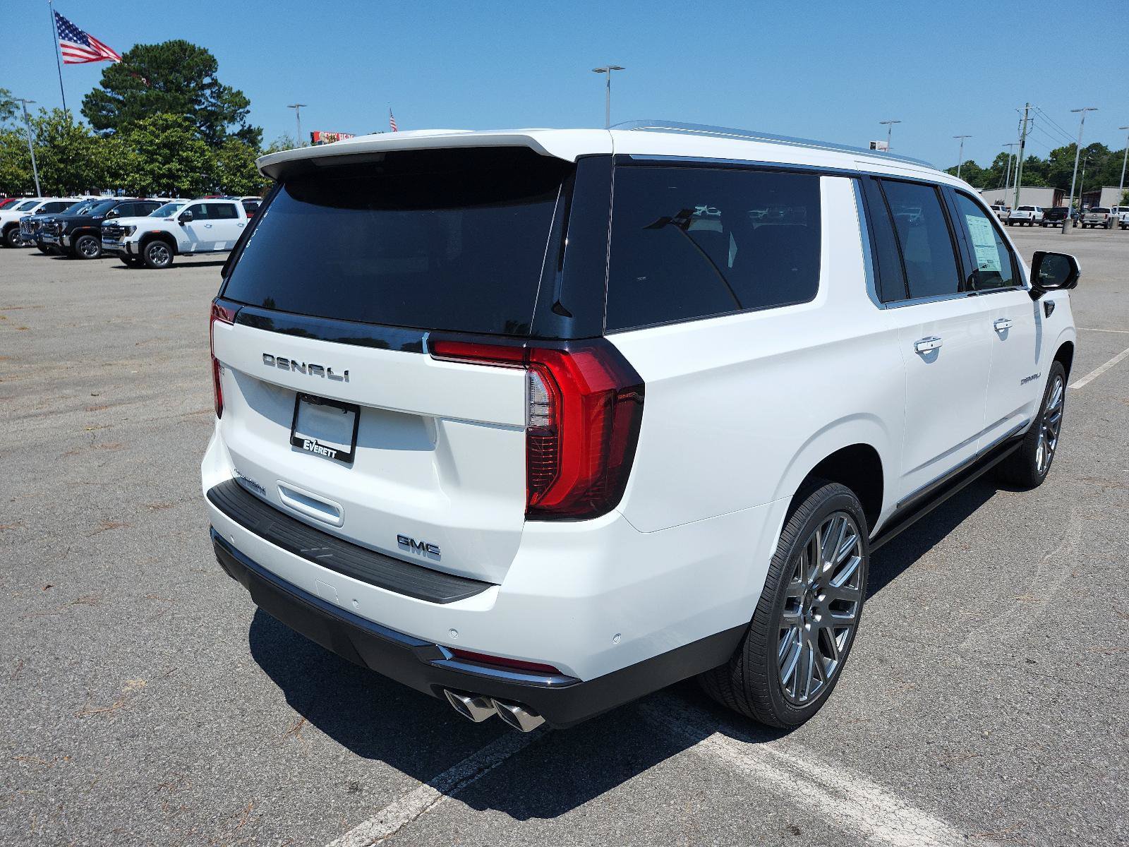 New 2026 GMC Yukon XL Denali Ultimate AWD/4WD image 3