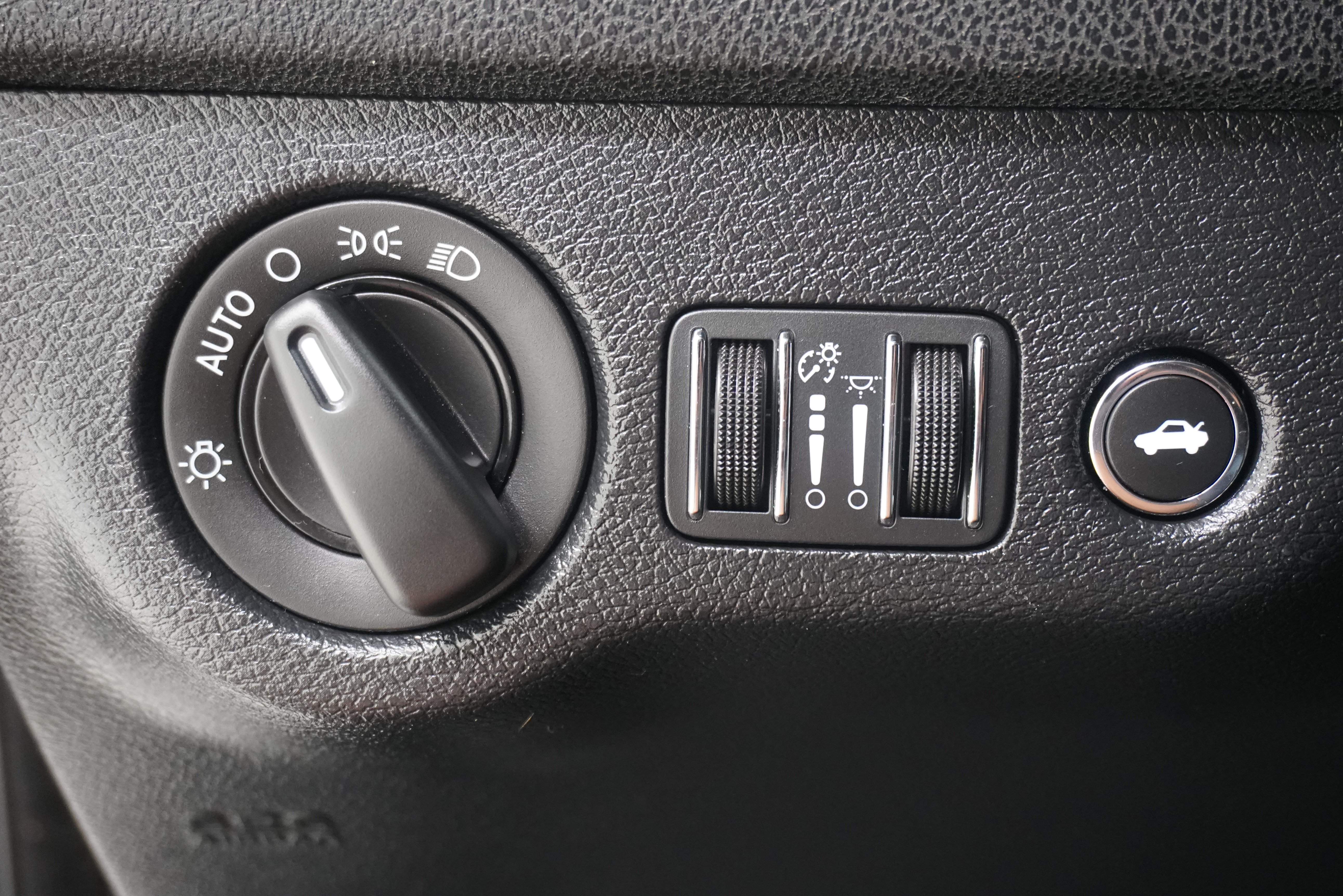 Used 2014 Dodge Charger SE w/ Connectivity Group RWD image 18