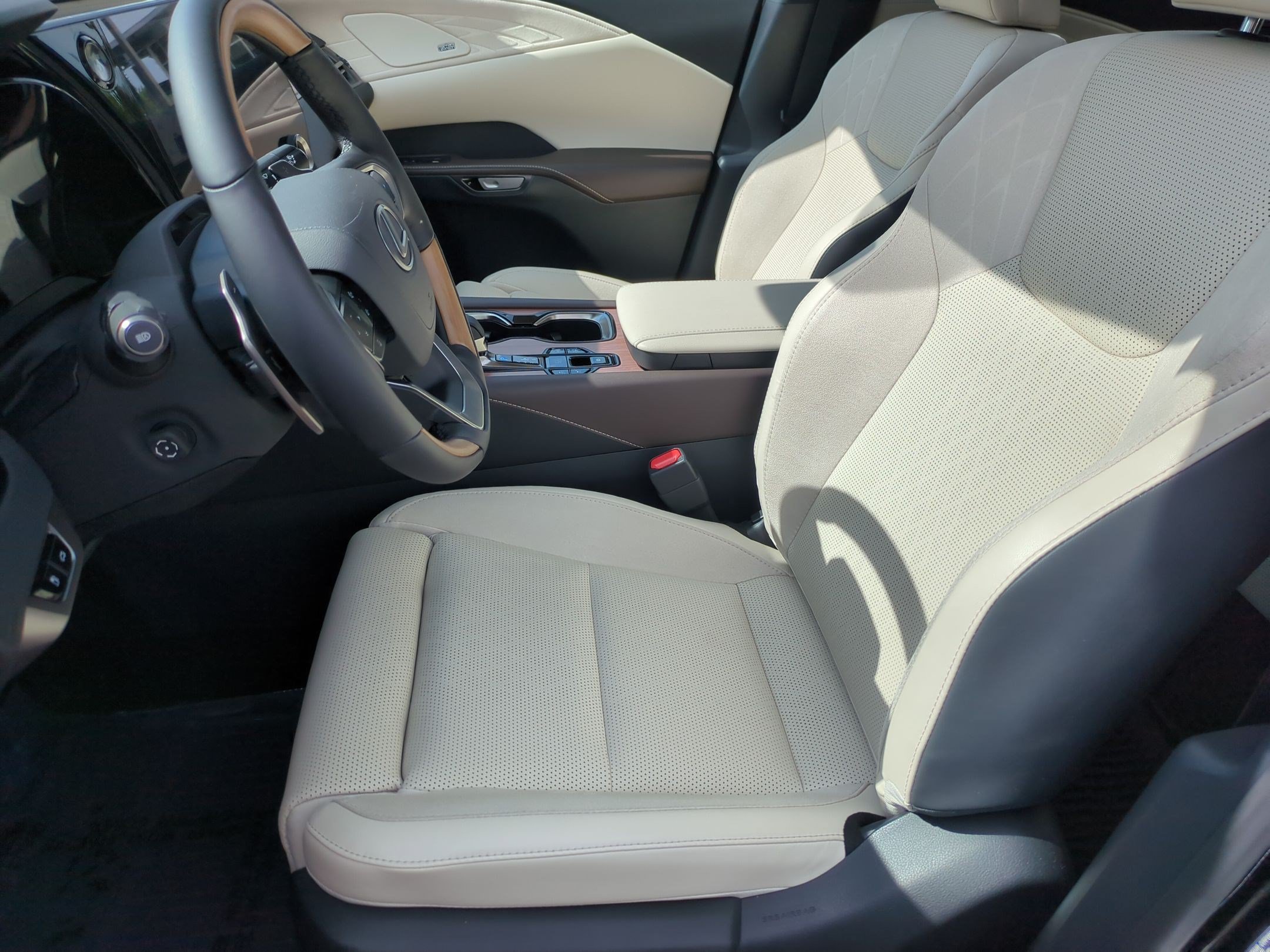 Used 2025 Lexus RX 450h AWD w/ Convenience Package image 15