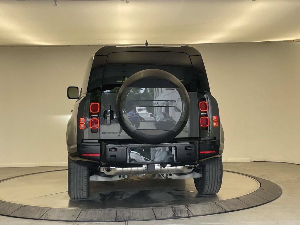 Used 2025 Land Rover Defender 90 X-Dynamic SE AWD/4WD image 6
