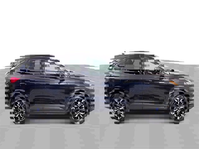 Used 2022 Ford Escape SE w/ SE Sport Appearance Package image 9