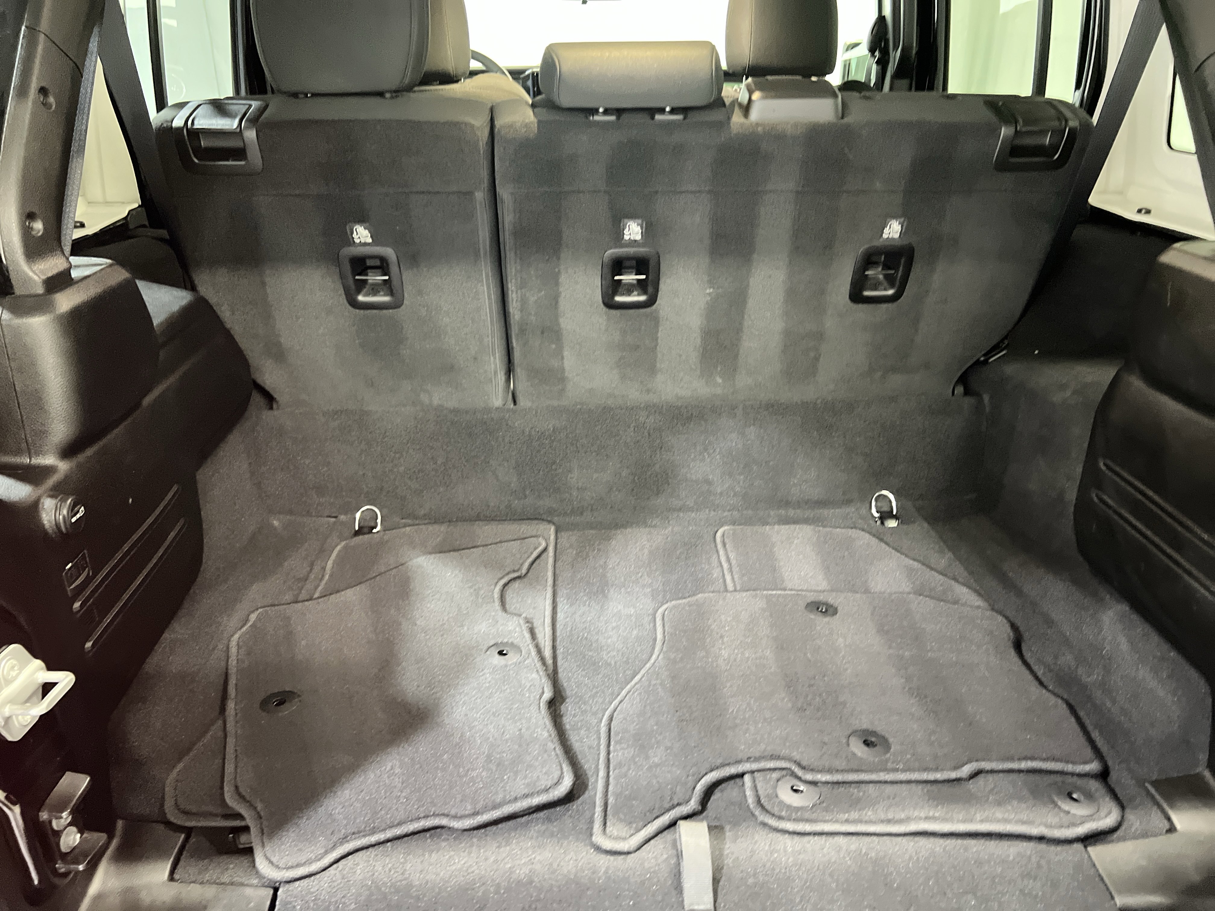 Used 2025 Jeep Wrangler Unlimited Rubicon 4xe w/ Convenience Group image 14