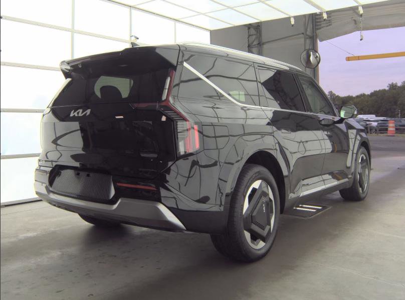 Used 2025 Kia EV9 Land image 6