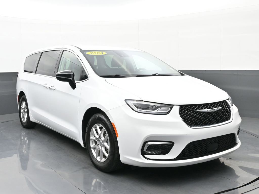 Used 2024 Chrysler Pacifica Touring-L image 1