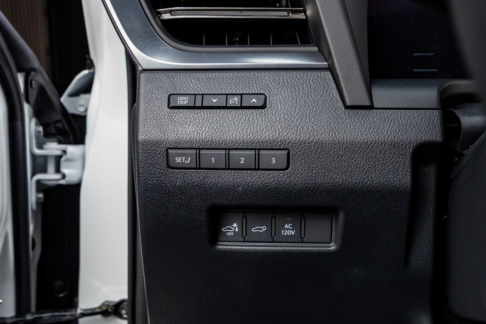Used 2025 Lexus GX 550 w/ Accessory Package (2T) AWD/4WD image 22