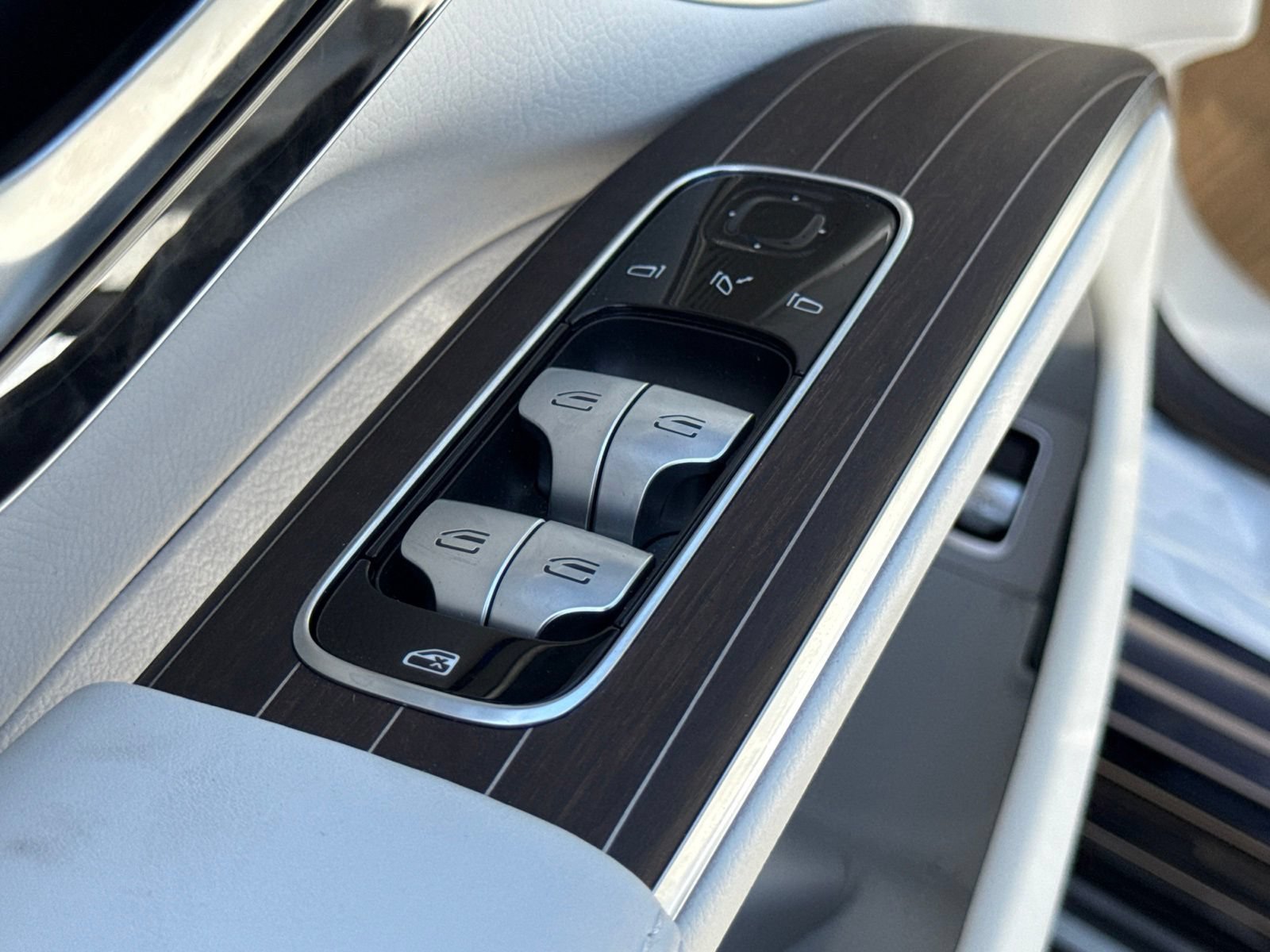 New 2026 Mercedes-Benz EQS 550 4MATIC SUV image 16