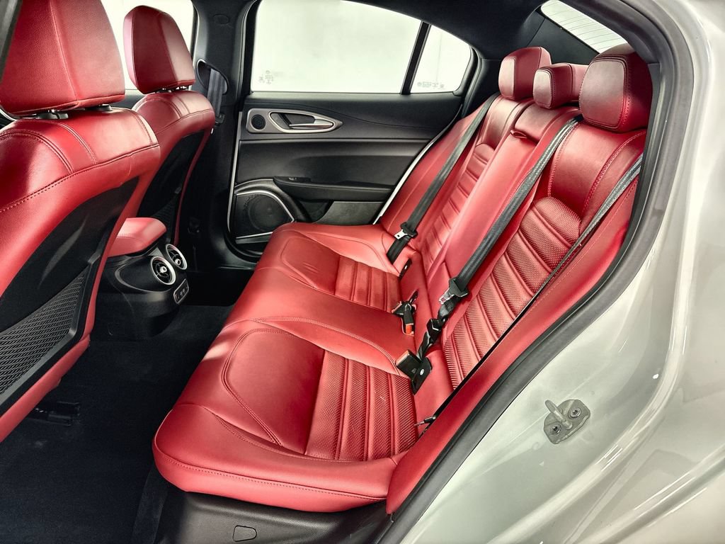 Used 2022 Alfa Romeo Giulia Veloce RWD image 25